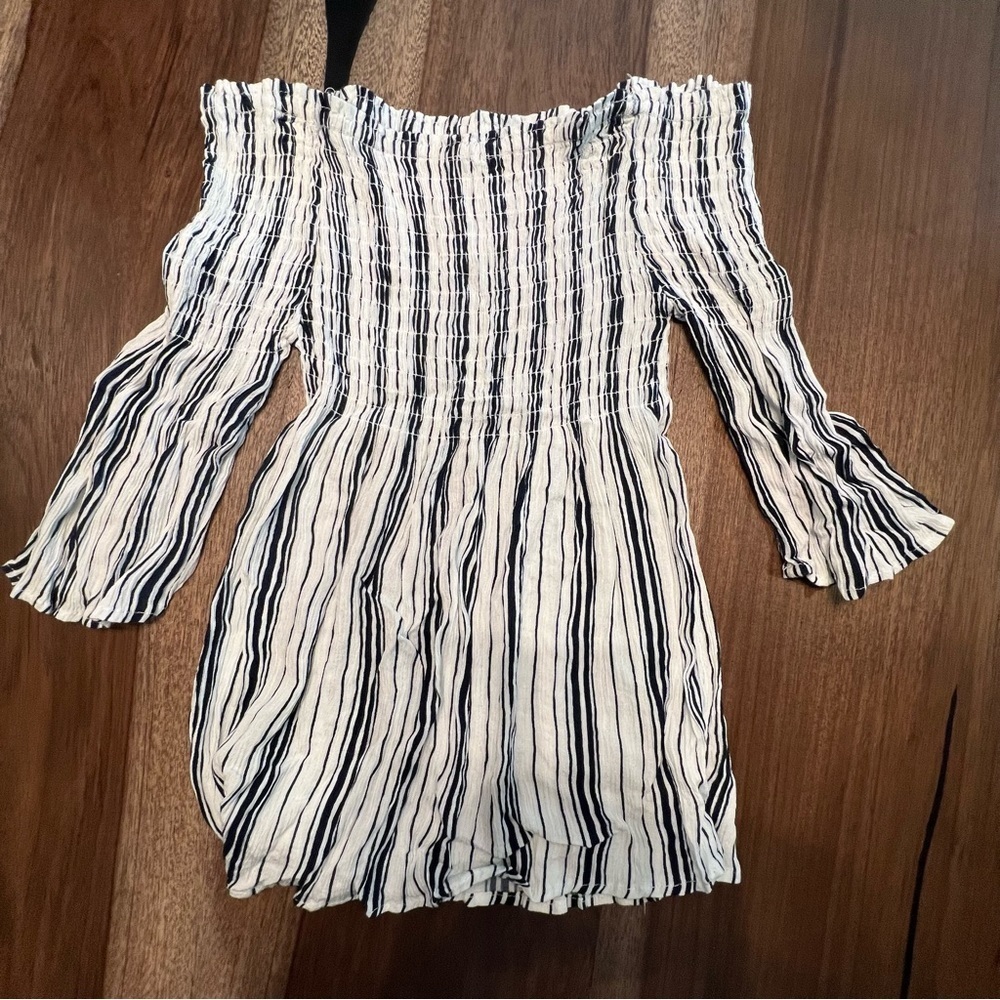 ⛱️Guilty - Black & White Stripe Off-the-Shoulder Top - M